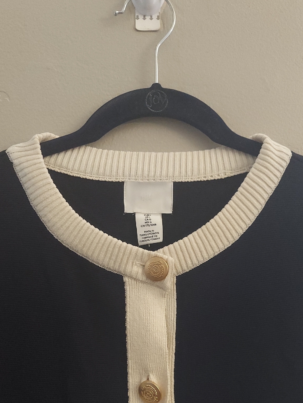 H&M Black and Cream Fine Knit Long Sleeve Crop Sweater With Gold Buttons New L - Picture 5 of 10